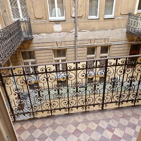 Bercsenyi - Close To The Gellert Thermal Bath *
