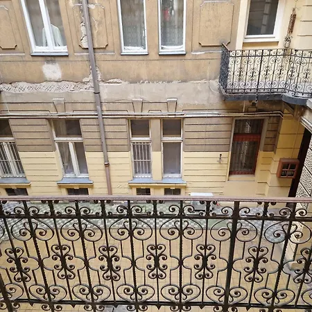 Bercsenyi - Close To The Gellert Thermal Bath Budapest