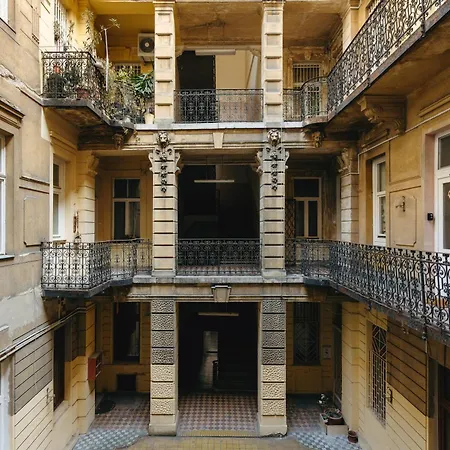Bercsenyi - Close To The Gellert Thermal Bath Budapest