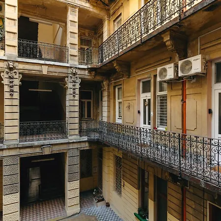 Bercsenyi - Close To The Gellert Thermal Bath Apartment *