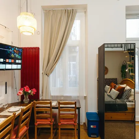 Bercsenyi - Close To The Gellert Thermal Bath Apartment *