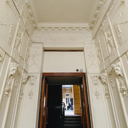 Bercsenyi - Close To The Gellert Thermal Bath Apartment *
