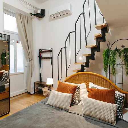 Bercsenyi - Close To The Gellert Thermal Bath Apartment *