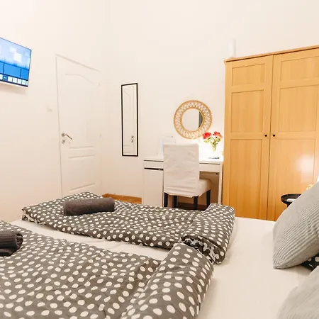 Bercsenyi - Close To The Gellert Thermal Bath Apartment *