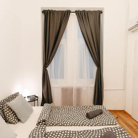 Bercsenyi - Close To The Rudas Thermal Bath *